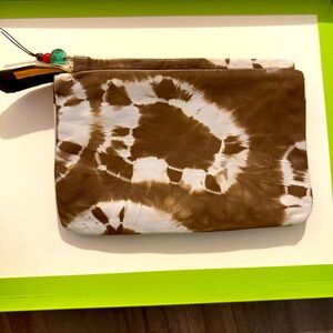 TAYTU Ethiopian Leather Expandablee Zippered Clutch Wristlet ethically made NWOT